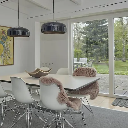 Well-maintained House On Large Plot Only 250 Meters From Child-friendly Sandy Σπίτι διακοπών Ebeltoft