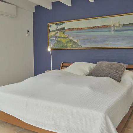 Σπίτι διακοπών Well-maintained House On Large Plot Only 250 Meters From Child-friendly Sandy