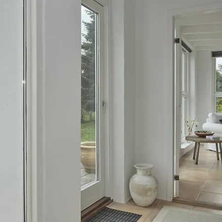 Σπίτι διακοπών Well-maintained House On Large Plot Only 250 Meters From Child-friendly Sandy *